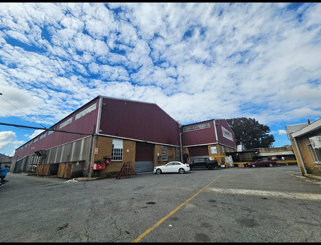 9,058M² WAREHOUSE FOR SALE IN TUNNEY